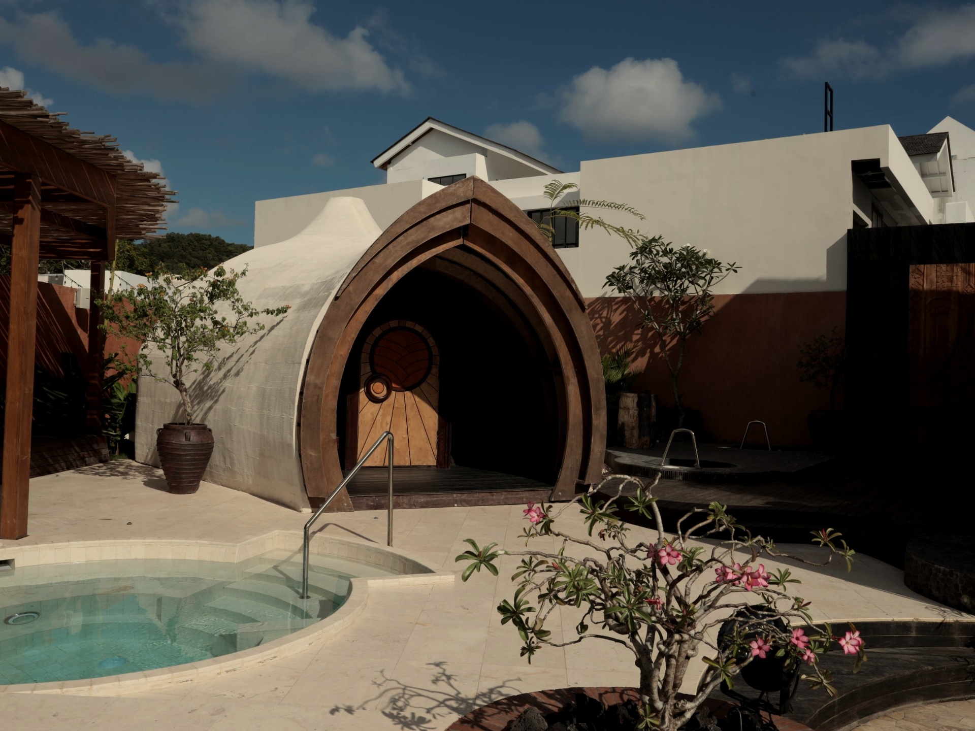 Dome bathhouse with a round plunge pool in daylight